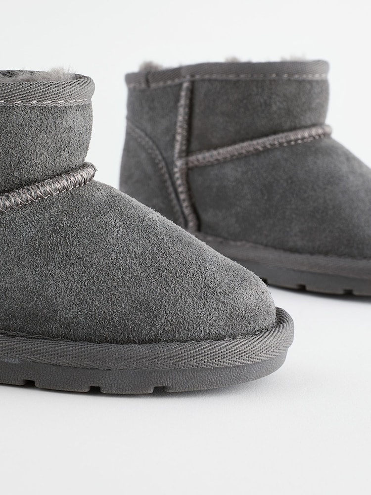 Grau - Warm gefütterte Stiefel aus Veloursleder - Bild 5 von 5 Grau - Warm gefütterte Stiefel aus Veloursleder - Bild 5 von 5