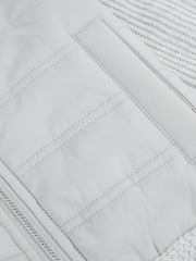 Reiss Soft Grey Melange Trainer Hybrid Zip Through Quilted Jacket - Image 8 of 8