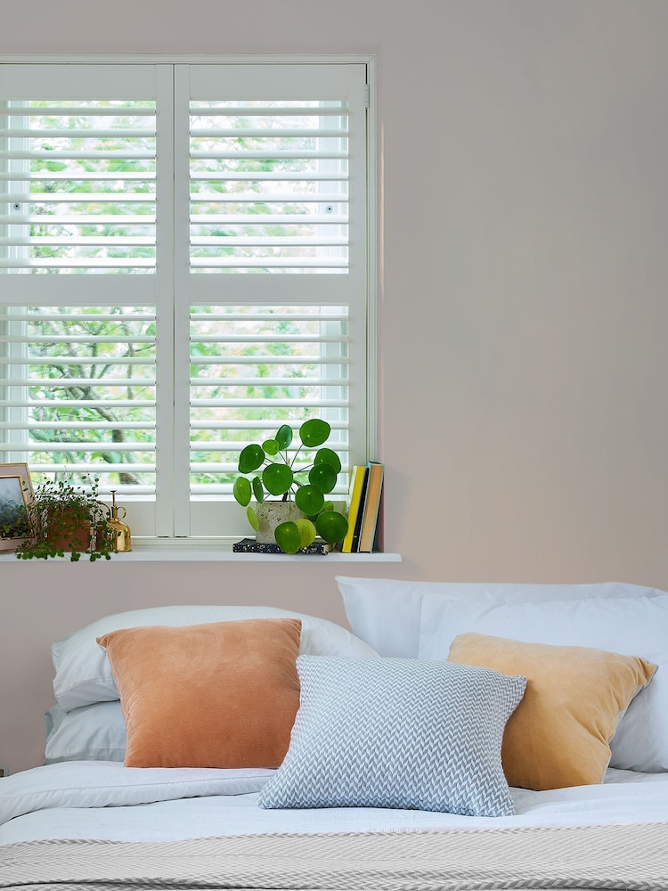 Laura Ashley Pearl White Matt Emulsion 5LT Paint - Image 1 of 4