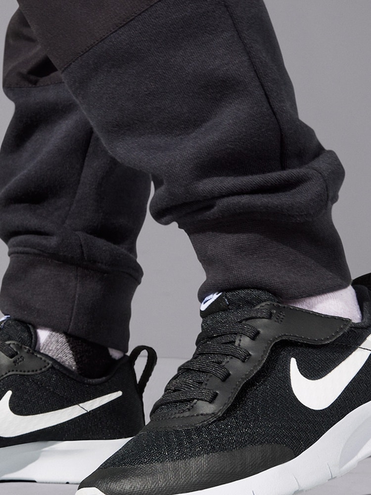 Nike Black/White Tanjun Go Easy On Junior Trainers - Image 8 of 8