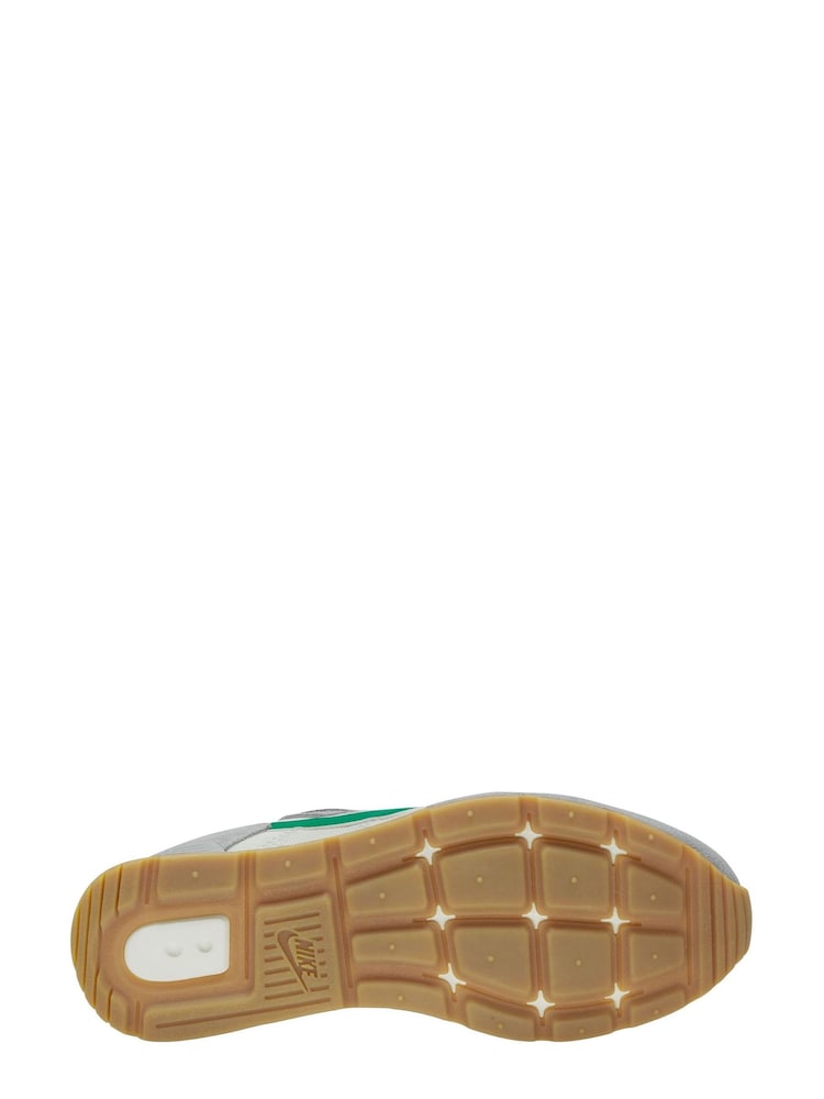 Nike White/Green Venture Runner Trainers - Image 4 of 4