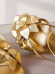 Gold - Signature Ledersandalen mit Blumenverzierung und Absatz - Bild 4 von 6