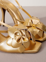 Gold - Signature Ledersandalen mit Blumenverzierung und Absatz - Bild 6 von 6