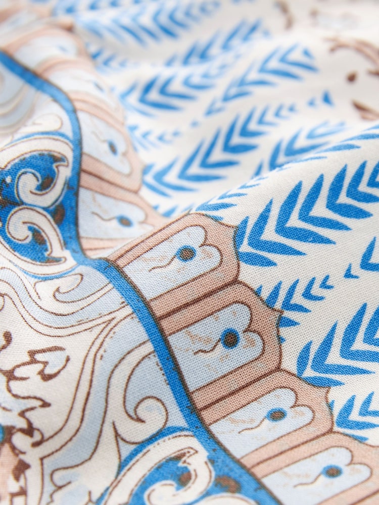 Weiss/Blau Woodblock - Elastische Schlupfshorts - Bild 5 von 5 Weiss/Blau Woodblock - Elastische Schlupfshorts - Bild 5 von 5