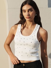 أبيض - رداء علوي بدون كم منمق براق - صورة 1 من 1