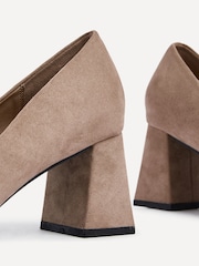 Linzi Beige Jules Court Heels with Pointed Toe - Image 5 of 5