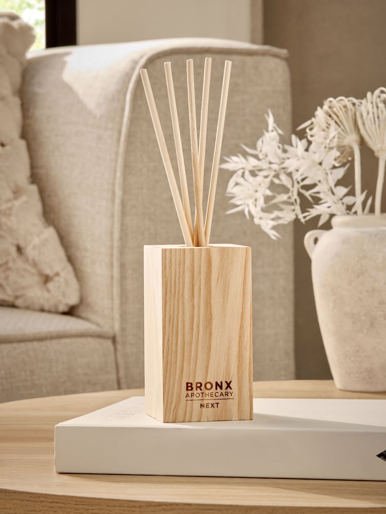 Bronx Cedarwood and Lavender 180ml Fragranced Reed Diffuser - Image 2 of 4