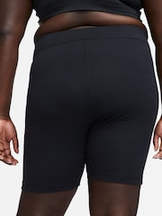 Nike Curve Sportswear Classics Hochtaillierte 8" Radlerhosen - Bild 4 von 6