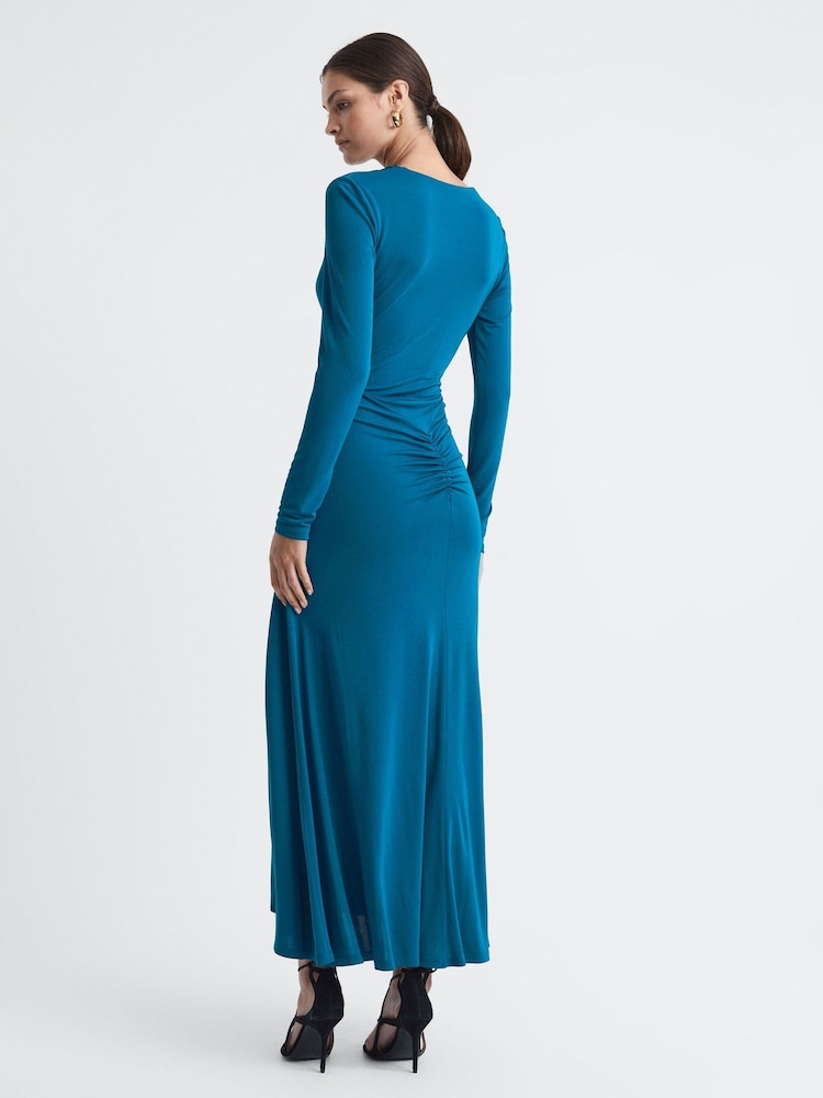 Reiss – Midikleid mit tiefem Ausschnitt und Raffung - Bild 4 von 4 Reiss – Midikleid mit tiefem Ausschnitt und Raffung - Bild 4 von 4