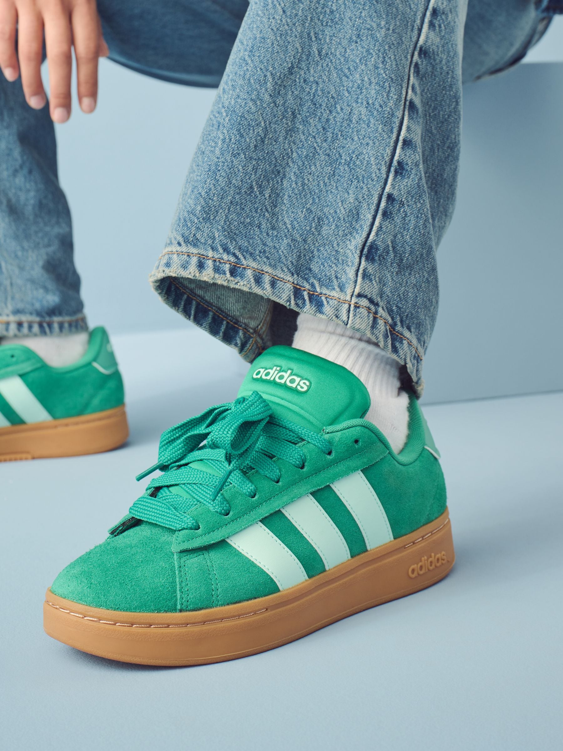 Kaufe Sie Grun Haze Adidas Trainer von Grand Court Alpha 00 bei Next Deutschland
