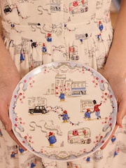 طبق جانبي بتصميم Paddington Goes to Town من Cath Kidston - صورة 1 من 4