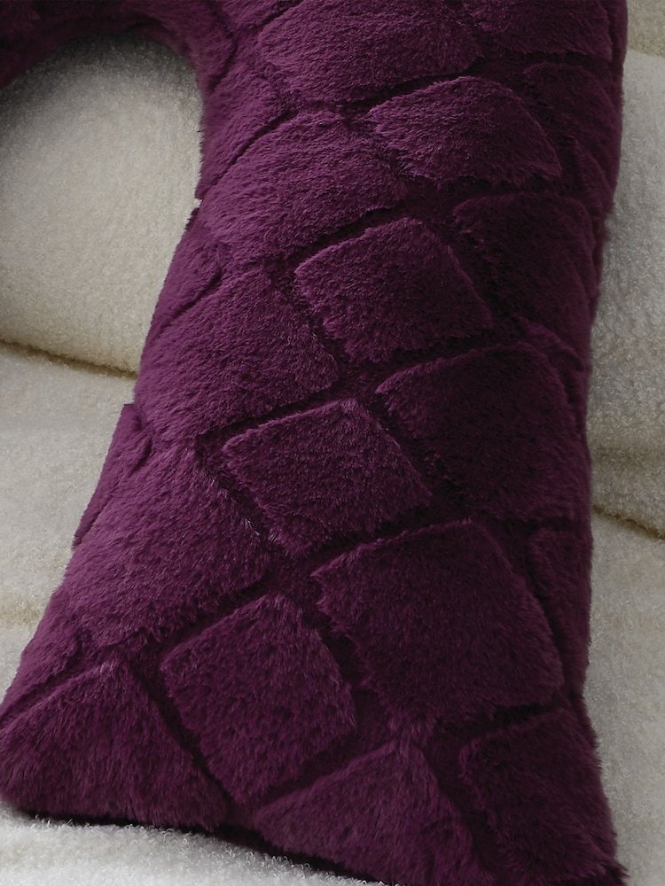 Catherine Lansfield Cosy and Soft Diamond Fleece V-Shaped Cushion - Image 2 of 3