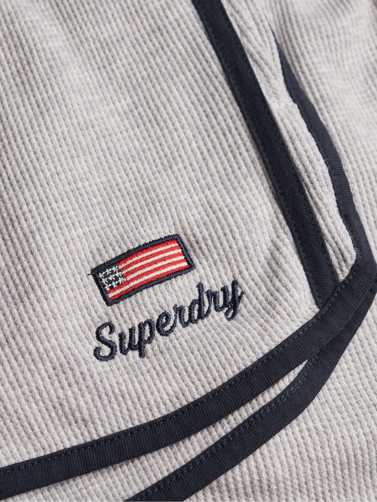 Grau - Superdry Athletic Essentials Waffle Retro Shorts - Bild 8 von 8
