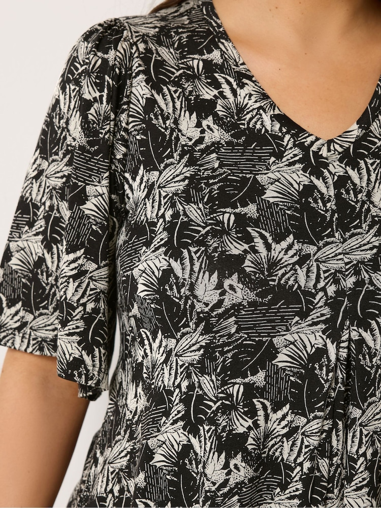 Yours Curve Black Pleated Front Swing Top - Image 4 of 4 Yours Curve Black Pleated Front Swing Top - Image 4 of 4