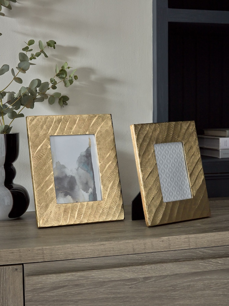 Gold Metal Etched Photo Frame - Image 2 of 5