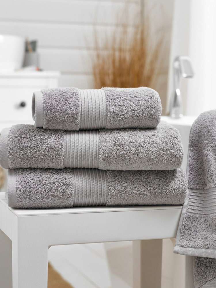Deyongs Cloud Bliss Supersoft 100% Cotton Towel - Image 1 of 2 Deyongs Cloud Bliss Supersoft 100% Cotton Towel - Image 1 of 2