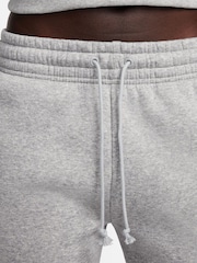 Gris oscuro jaspeado - Pantalones deportivos de polar de tiro medio Phoenix de Nike - Imagen 6 de 9
