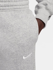 Gris oscuro jaspeado - Pantalones deportivos de polar de tiro medio Phoenix de Nike - Imagen 8 de 9