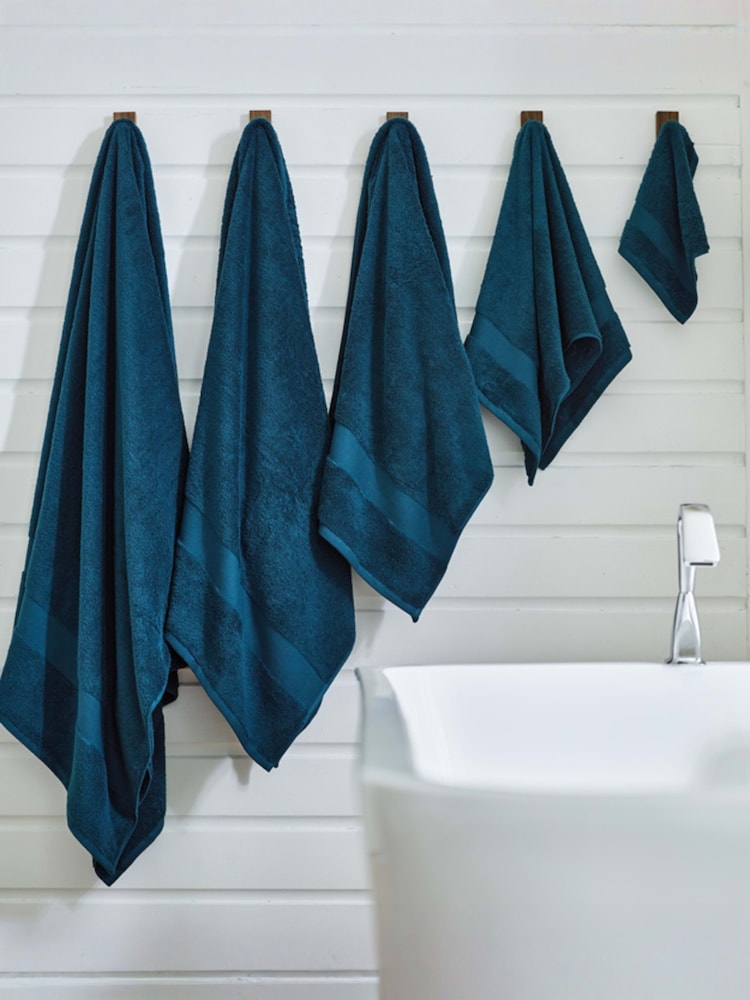 Deyongs Peacock Egyptian Cotton Embrace Towel - Image 2 of 4 Deyongs Peacock Egyptian Cotton Embrace Towel - Image 2 of 4