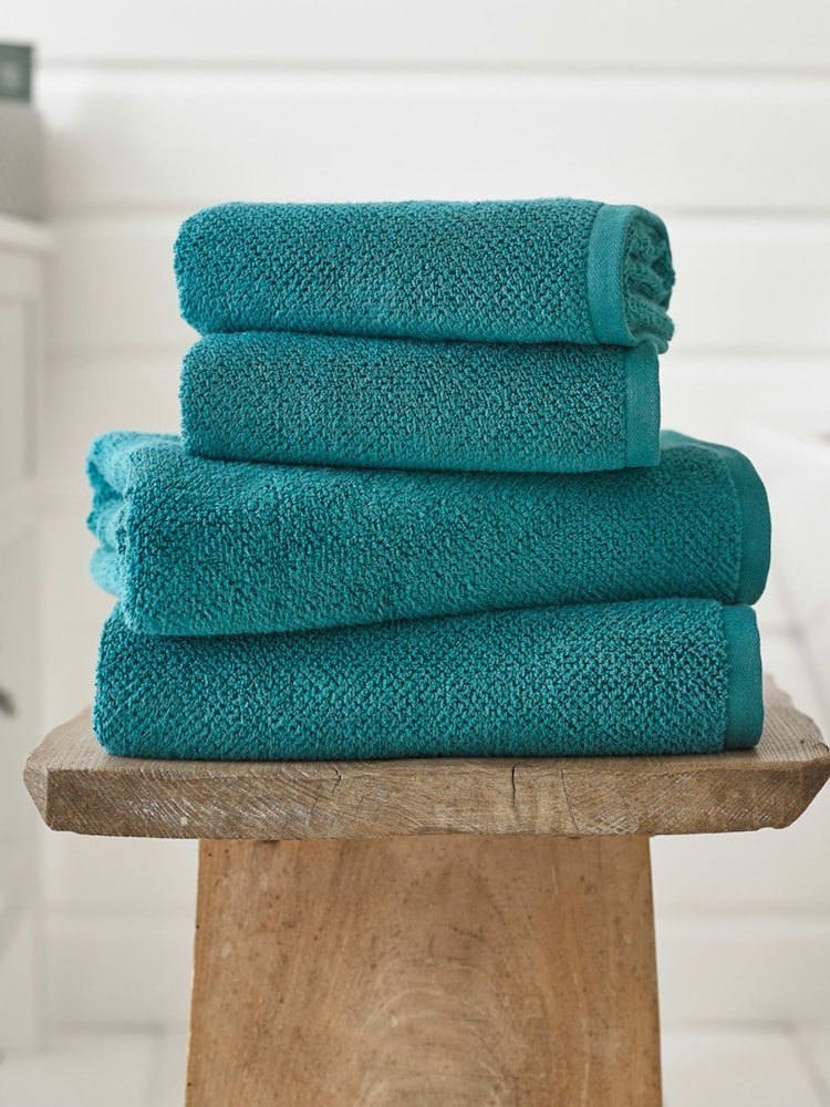 Deyongs Peacock Romeo 100% Cotton Quick-Dry Towel - Image 1 of 2 Deyongs Peacock Romeo 100% Cotton Quick-Dry Towel - Image 1 of 2
