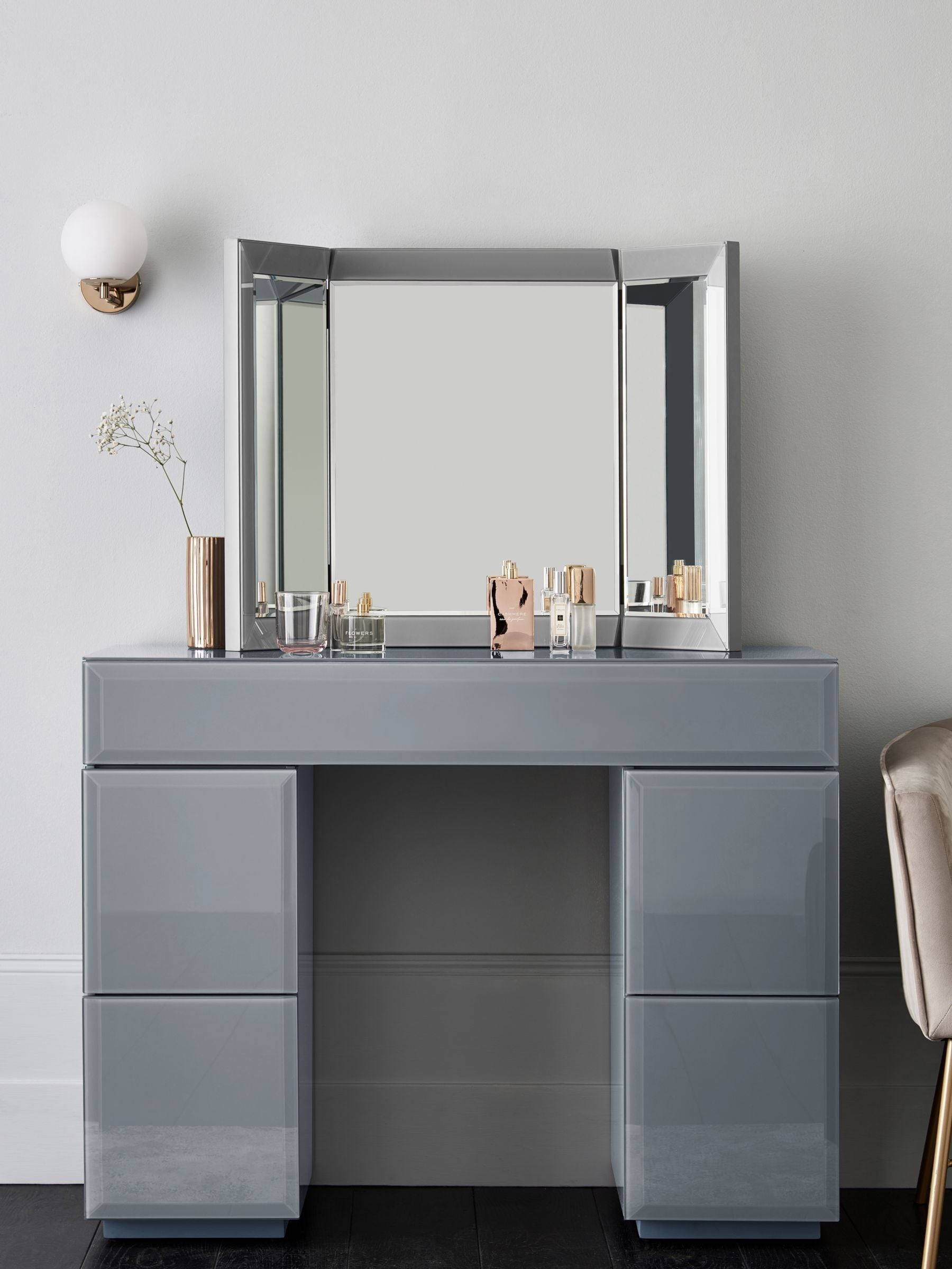 Mirrored dressing table next hot sale