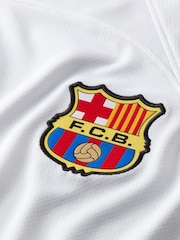 Nike FC Barcelona 2023/24 Stadionska gostujoča majica - Slika 12 iz 12