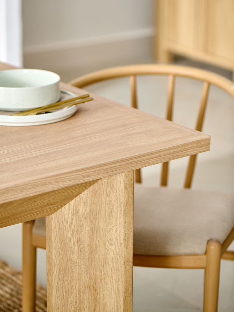 Light Natural Oak Effect Malvern 6 to 8 Seater Extending Dining Table - Image 2 of 8