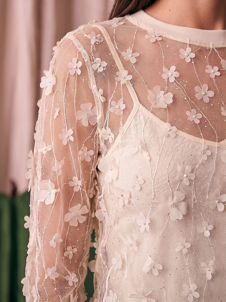 Roman White Mesh Applique Top - Image 4 of 4