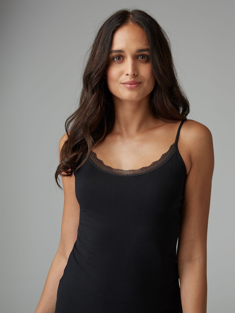 Negro/Blanco - Pack de 2 camisetas sin mangas con detalles de encaje - Imagen 2 de 8 Negro/Blanco - Pack de 2 camisetas sin mangas con detalles de encaje - Imagen 2 de 8