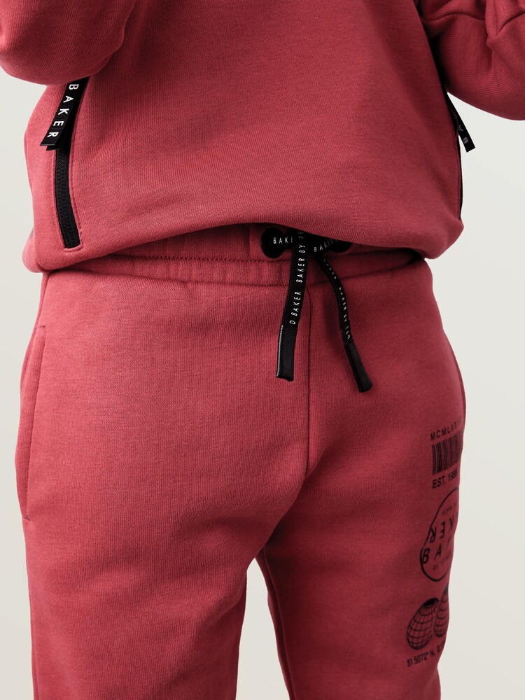 أحمر عنابي - طقم سترة وبنطلون رياضي (0-6سنوات) طباعة أحرف Baker by Ted Baker - Image 4 of 11
