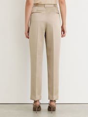 Champagner/Neutral - Reiss Ellen Taper Satin Single-Pleat Tapered Trousers - Bild 5 von 7