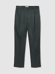 Grün - Reiss Ellen Taper Satin Single-Pleat Tapered Trousers - Bild 2 von 7