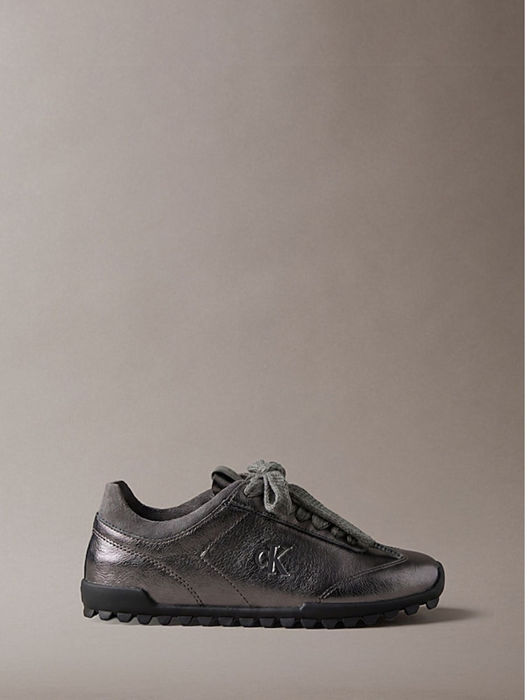 Calvin Klein High-Shine Low-Profile Laufschuhe - Bild 1 von 6 Calvin Klein High-Shine Low-Profile Laufschuhe - Bild 1 von 6