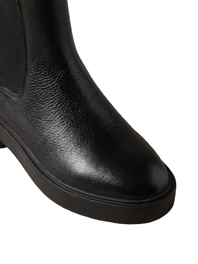 Calvin Klein Black Leather Stacked Heel Chelsea Boots - Image 6 of 6