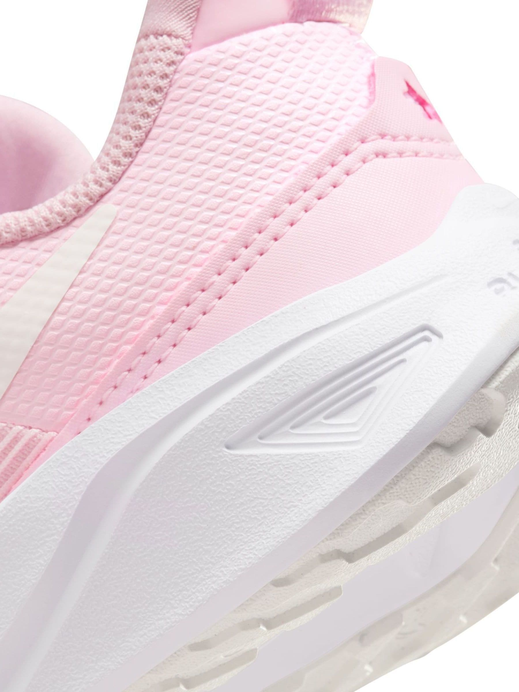 Pale pink nike sneakers sales