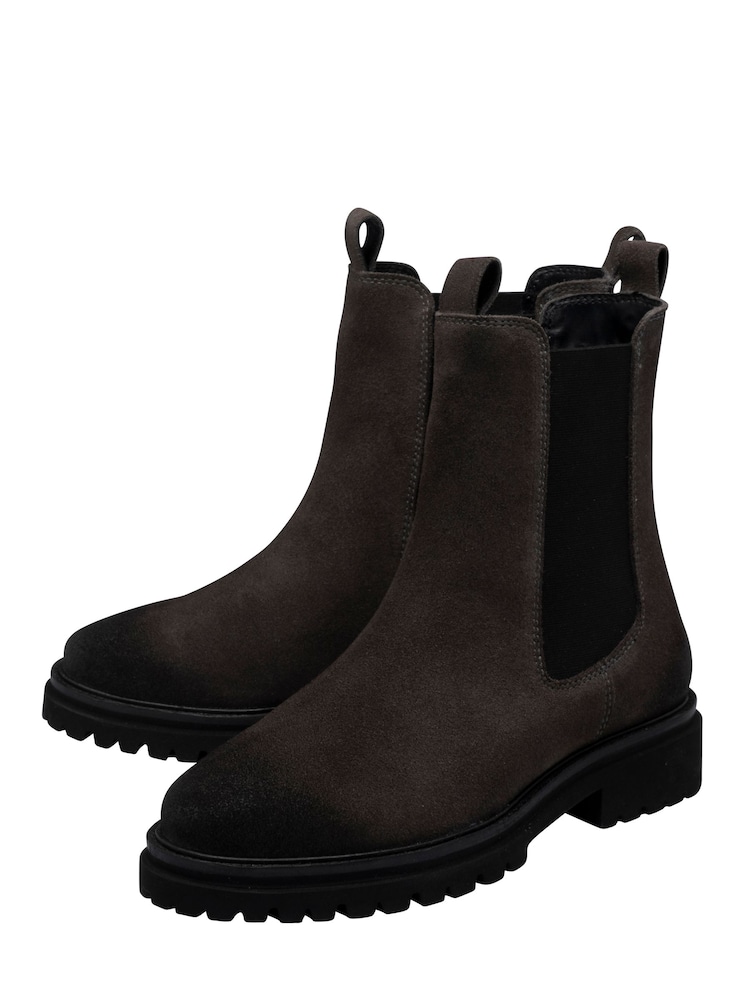 Ravel Suede Leather Chelsea Ankle On A Cleated Sole Boots - 4এর মধ্যে 2 ছবি Ravel Suede Leather Chelsea Ankle On A Cleated Sole Boots - 4এর মধ্যে 2 ছবি