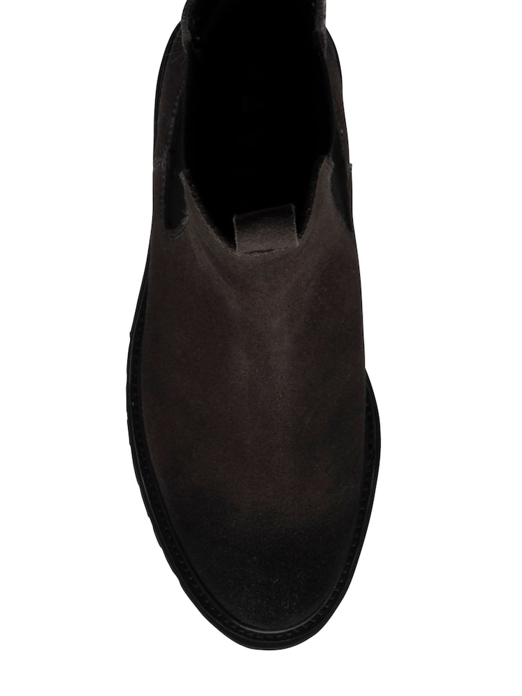 Ravel Suede Leather Chelsea Ankle On A Cleated Sole Boots - 4এর মধ্যে 4 ছবি Ravel Suede Leather Chelsea Ankle On A Cleated Sole Boots - 4এর মধ্যে 4 ছবি
