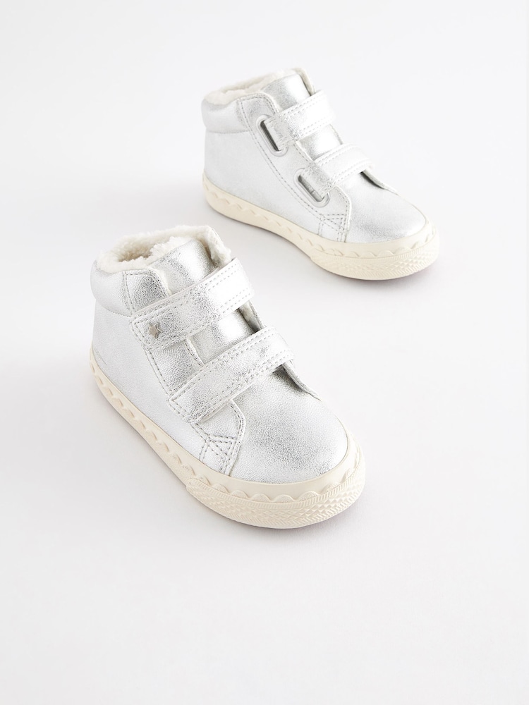 Silber - Hohe Sneaker mit Klettverschluss - Bild 1 von 6 Silber - Hohe Sneaker mit Klettverschluss - Bild 1 von 6