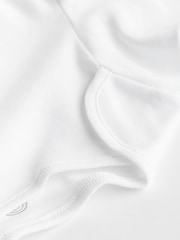 White 5 Pack Essential Baby Long Sleeve Bodysuits - Image 5 of 5