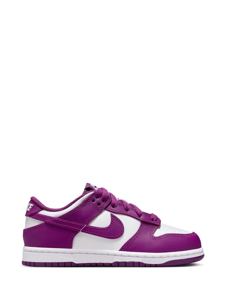 Lila/Weiß - Nike Junior Dunk Low Shoes - Bild 1 von 8 Lila/Weiß - Nike Junior Dunk Low Shoes - Bild 1 von 8