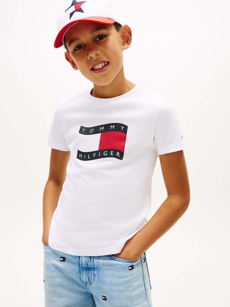 Blanco - Camiseta de cuello redondo de punto ondulado con la bandera de Tommy Hilfiger - Imagen 1 de 5 Blanco - Camiseta de cuello redondo de punto ondulado con la bandera de Tommy Hilfiger - Imagen 1 de 5