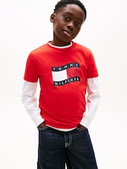 Rojo - Camiseta de cuello redondo de punto ondulado con la bandera de Tommy Hilfiger - Imagen 1 de 4