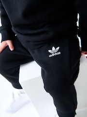 adidas originals Black Crew Tracksuit Set - Image 6 of 6
