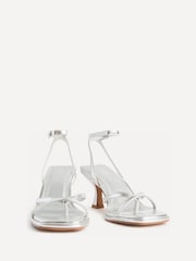 Silber - Linzi Glazed Toe Post Heeled Sandals - Bild 3 von 5