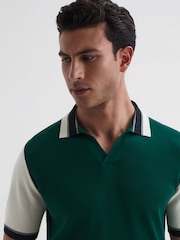 Reiss Bright Green/Ecru Kingsford Open Collar Striped Polo Shirt - Image 4 of 5