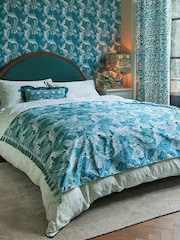 Clarke & Clarke Green William Morris Acanthus Velvet 100% Cotton Throw - Image 2 of 3