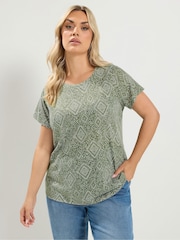 Yours Curve White/Green Core Basic T-Shirts 2 Pack - Image 4 of 7