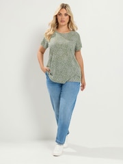 Yours Curve White/Green Core Basic T-Shirts 2 Pack - Image 5 of 7