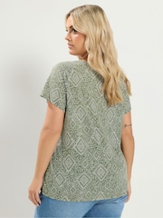 Yours Curve White/Green Core Basic T-Shirts 2 Pack - Image 7 of 7