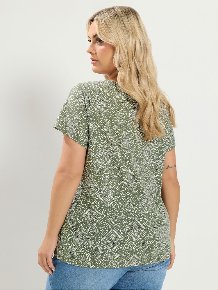 Yours Curve White/Green Core Basic T-Shirts 2 Pack - Image 7 of 7